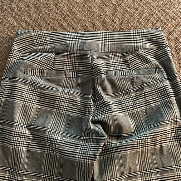Simply Vera Wang Plaid Capris - Picture 4 of 4